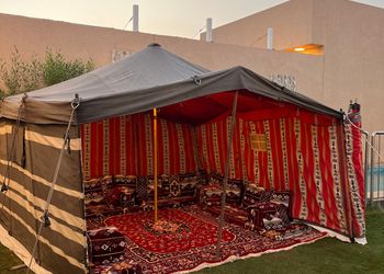 شاليه بمسبح خارجي وجلسة خارجية