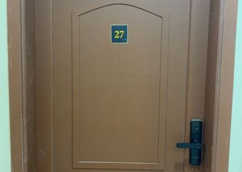 شقة بصالة جلوس ودخول ذاتي 