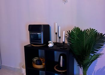 استديو بسرير ماستر وجلسة مريحة 