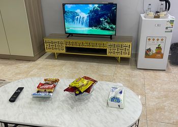 استديو بأثاث مريح وبسيط 