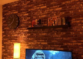 استديو بأثاث مريح وبسيط 