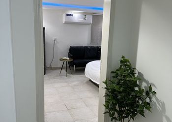 استديو بسرير ماستر وجلسة جانبية 