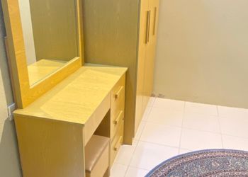 شقة بغرفتين نوم وأثاث مريح