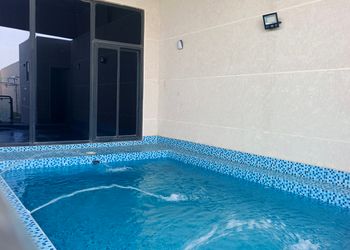 شاليه بمسبح خارجي