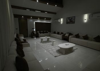 منتجع بمسطحات واطلالة على الجبل