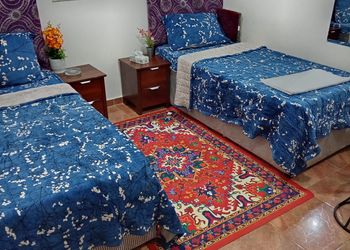 استديو بأثاث مريح وبسيط 