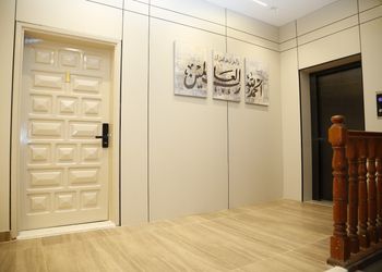 شقة بغرفة معيشة وغرفتين نوم 