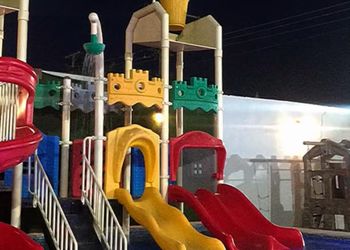 شاليه بمسبح بألعاب مائية وجلسات
