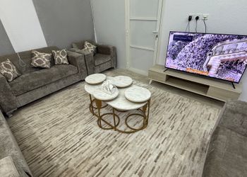 شقة بغرفة جلوس وغرفتين نوم 