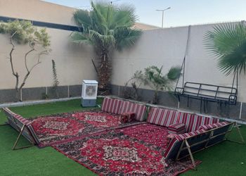 شاليه بمسبح داخلي ومجالس واسعة 