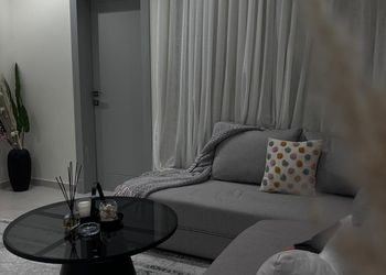 شقة بغرفة نوم ودخول ذاتي 