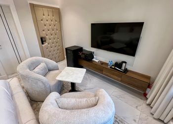 استديو بسرير ماستر وجلسة جانبية