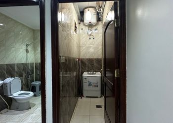 شقة بصالة مريحة وغرفتين نوم 