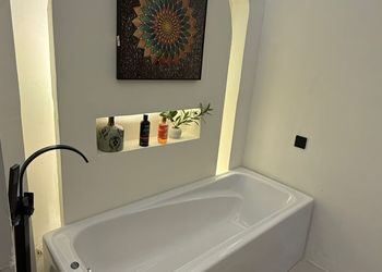 شقة بغرفة نوم وتصميم هادئ 