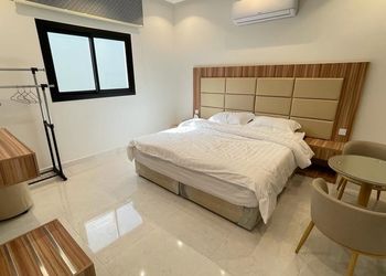 شاليه بمسبح و ألعاب أطفال.