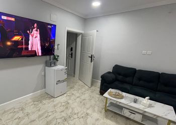 استديو هادئ بدخول ذاتي 