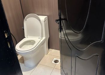 استديو بأثاث مريح وبسيط 