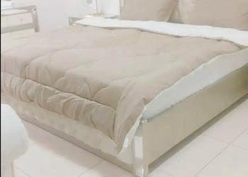 شقة بغرفة معيشة وغرفة نوم 
