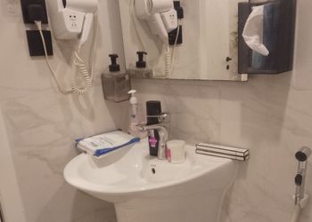 شقة بغرفة معيشة وغرفتين نوم 