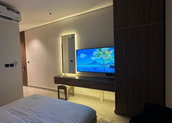 استديو بسرير ماستر وأثاث مريح 