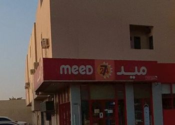 شقة بصالة أنيقة ودخول ذاتي