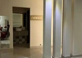استديو بسرير ماستر وجلسة جانبية