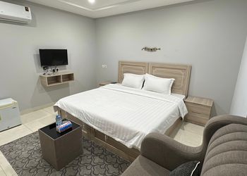 استديو بأثاث مريح وبسيط 