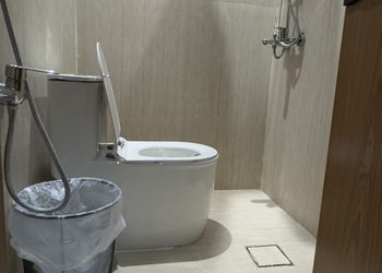 شقة بصالة أنيقة ودخول ذاتي