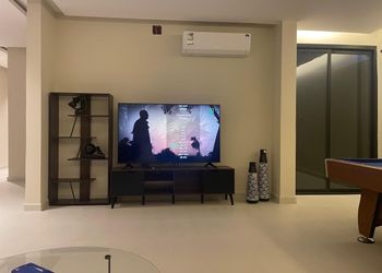 شقة بصالة مريحة وغرفة نوم 