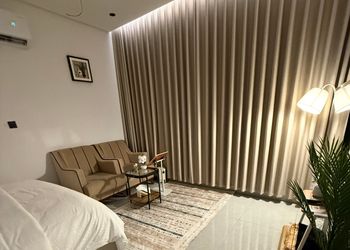 استديو بسرير ماستر وجلسه جانبيه