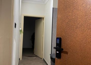 استديو بدخول ذاتي وسرير ماستر