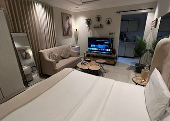 استديو بسرير ماستر وجلسة جانبية 