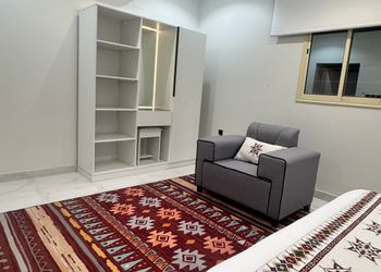 شقة بغرفتين نوم وصالة 