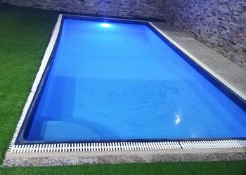 استراحه بصالة مطلة على المسبح 