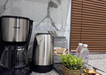 استديو بسرير ماستر وجلسة جانبية