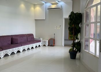 شاليه بمسطح اخضر وجلسة خارجية 