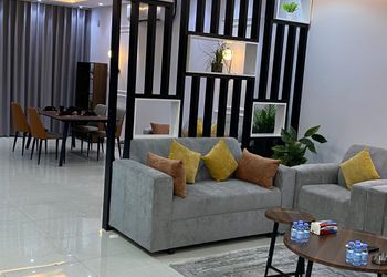 شالية بمجلس مطل على المسبح 