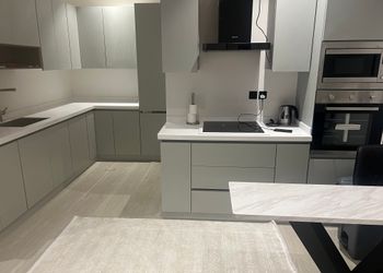 شقة بثلاث غرف نوم وصالة