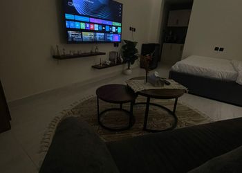 استديو بسرير ماستر وجلسة جانبية 