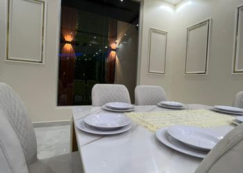 شاليه بجلسة مطلة على الحديقة 