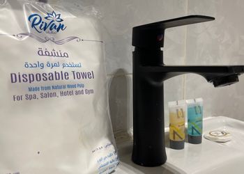 شقة بصالة أنيقة ودخول ذاتي 