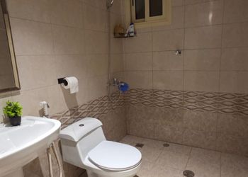 استديو بأثاث مريح وبسيط