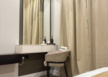 استديو بأثاث مريح وبسيط 