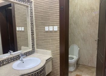 شاليه بجلسه خارجيه ومسطح اخضر 