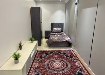 شقة بغرفة معيشة وغرفتين نوم 