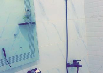 شقة بدخول ذاتي وصالة أنيقة 