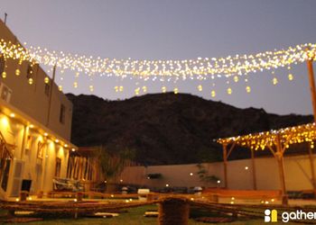 استراحه بمسبح خارجي واطلاله على الجبل