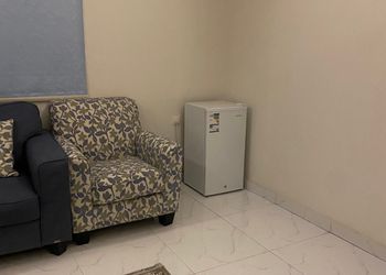 شقة بغرفة معيشة وغرفة نوم 