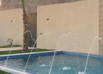 شاليه بتصميم مودرن ومسبح خارجي