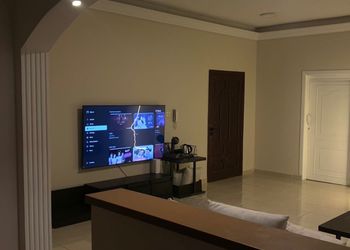 شقة بصالة انيقة ودخول ذاتي